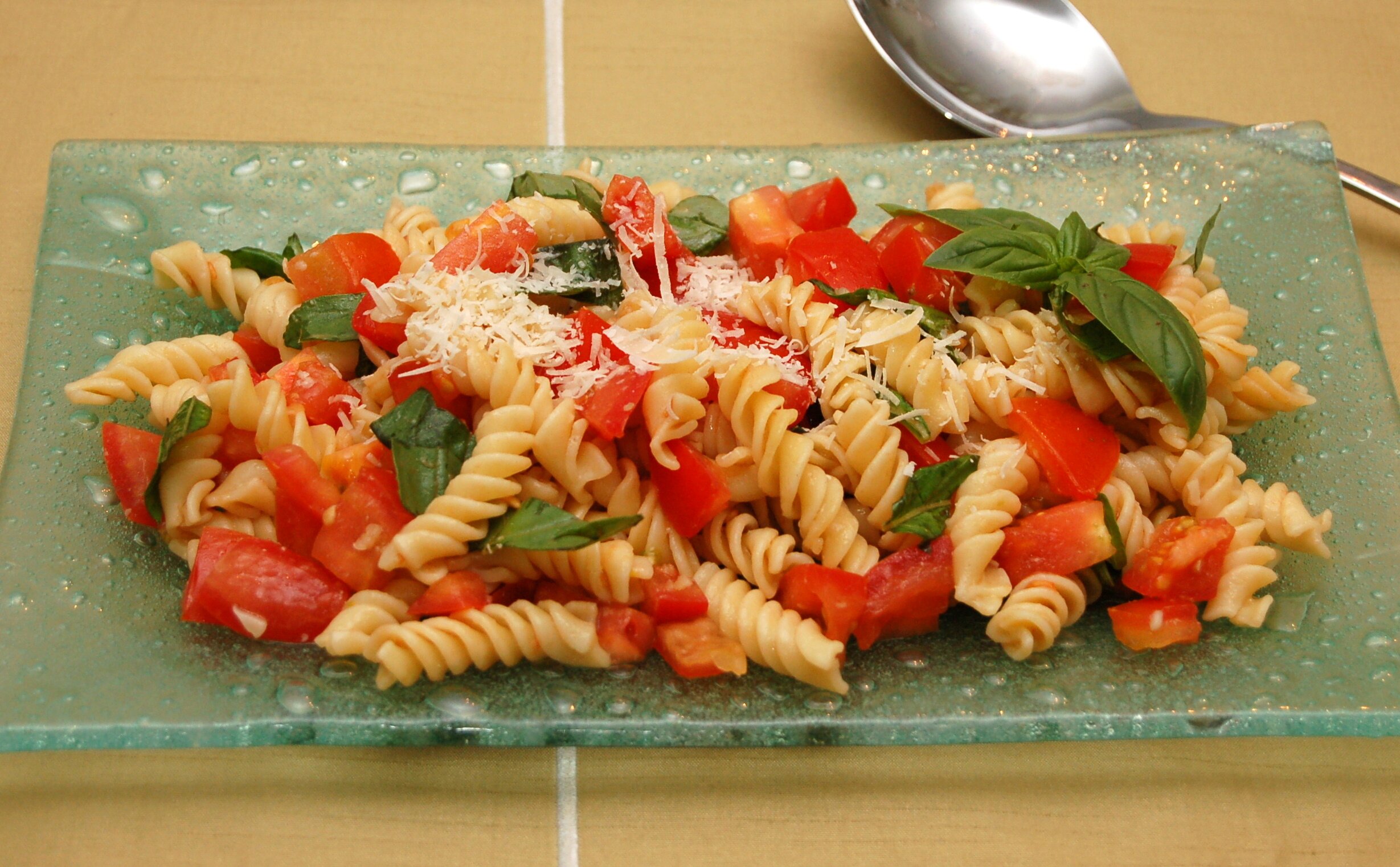 Fresh Tomato and Basil Pasta Salad